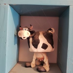 Bobble head cow